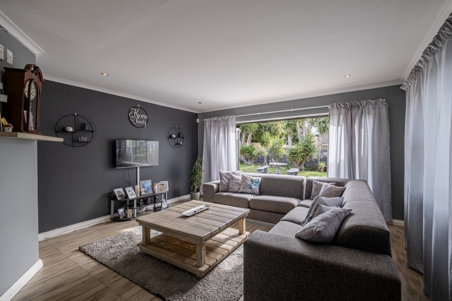 6 Bedroom Property for Sale in Summerstrand Eastern Cape